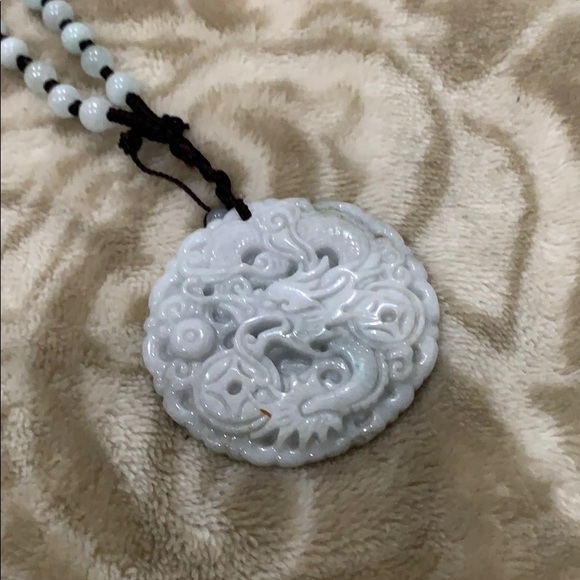 Jade pendant and necklace - Picture 2 of 4